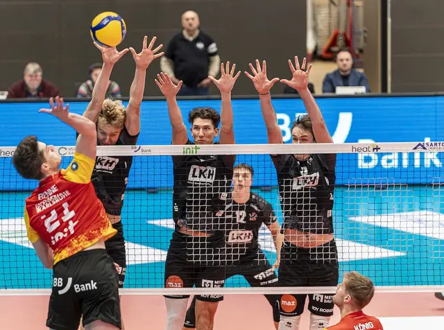 Kaum ein Durchkommen gab es für die BADEN VOLLEYS im Pokal gegen die LüneHünen.  | Foto: Jasmina Frauendorf