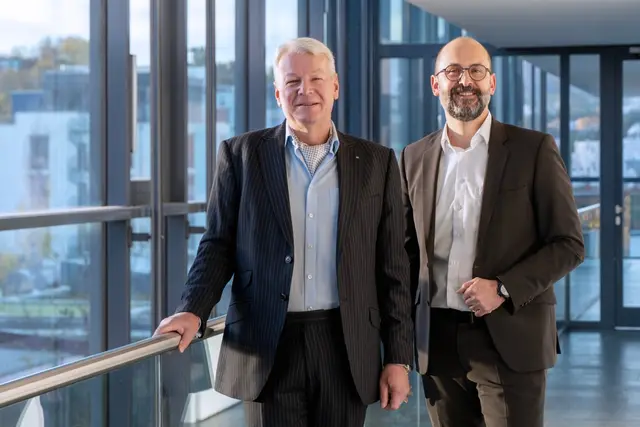 Die Institutsleiter des Fraunhofer IESE: Prof. Peter Liggesmeyer (l.) und Prof. Jörg Dörr (r.) | Foto: Fraunhofer IESE/gratis