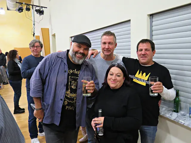 Monji umringt von Fans | Foto: Brigitte Melder