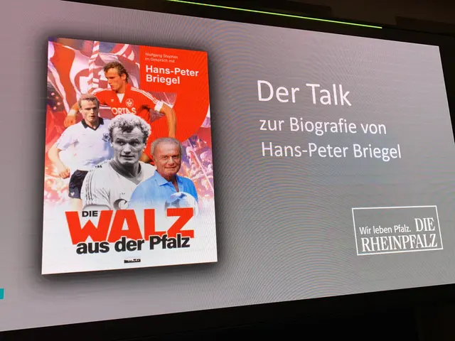 Das neue Buch "Die Walz aus der Pfalz" über die FCK-Legende Hans-Peter Briegel  | Foto: Michael Sonnick