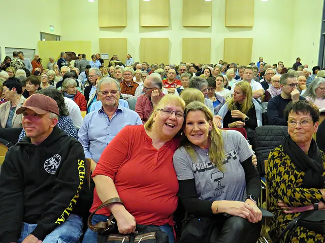 Stephanie Veth als Managerin von Monji durfte natürlich nicht fehlen (neben Arifa Seka Brendel) | Foto: Brigitte Melder