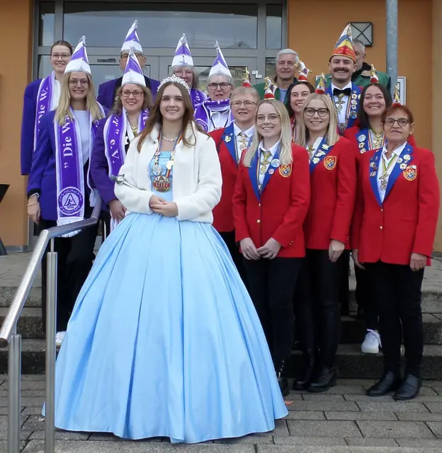 Kurz vor dem Einmarsch in das Rathaus | Foto: Anja Stemler