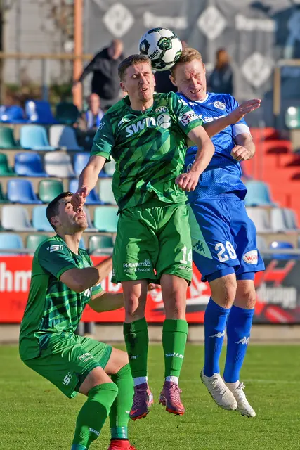 FKP-Torjäger Dennis Krob (rechts) traf gegen den FV Engers per Kopf zum vorentscheidenden 1:0 – ein wichtiges Signal vor dem Worms-Spiel. | Foto: Erik Stegner