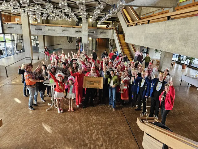 Ein dreifaches Kalau! Der Stadtschlüssel liegt jetzt in den Händen des KC Rot-Weiß | Foto: Stadt Kaiserslautern/gratis