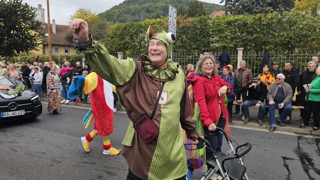Bunt, laut, fröhlich – Neustadt feiert seinen ersten Karnevalsumzug | Foto: Eva Bender