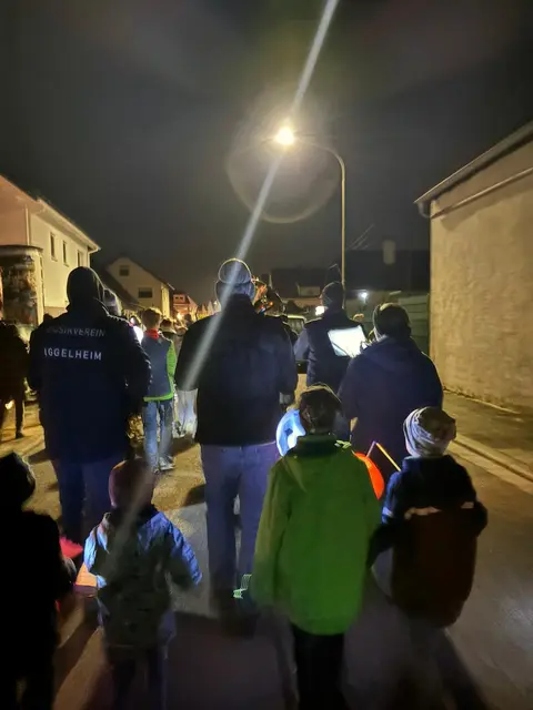 Durch die Igglemer Straßen  | Foto: Nicole Peschke 