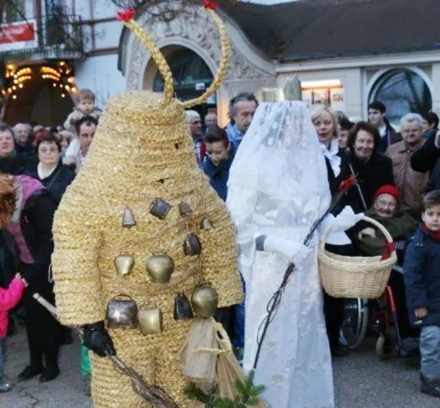 Pelzmärtle und Christkind - ein alter Herrenalber Brauch | Foto: Touristik - Stadtmarketing Bad Herrenalb/frei