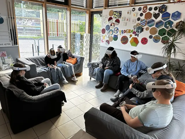 Die XR-Experience für Jugendliche basiert auf einem Blended-Learning-Ansatz. | Foto: Filmboard / Oskar Tanaka