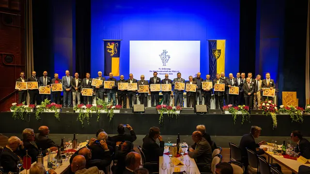 32 Neuaufnahmen in die Weinbruderschaft | Foto: Jochen Heim