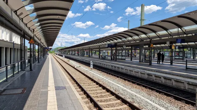 Der 51-jährige Mann stürzte plötzlich ins Gleisbett | Foto: Ralf Vester