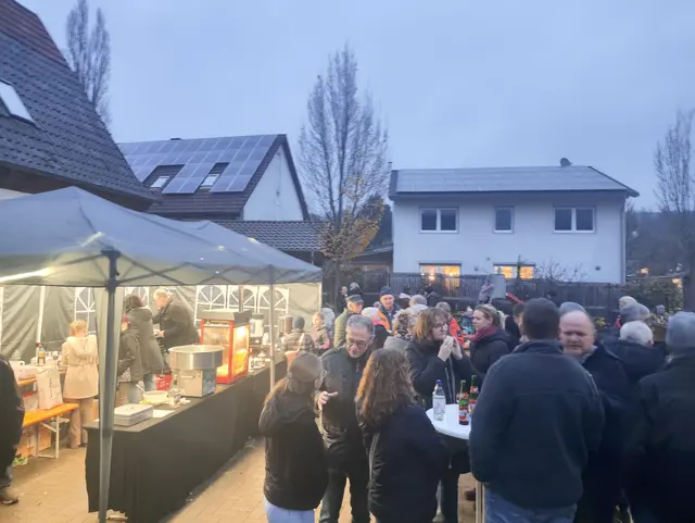 Geselliges Beisammensein auf dem Oberdorfplatz | Foto: K. Schroff