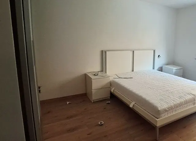 Ein Teil der Möbel ist bereits aufgebaut | Foto: Monika Klein