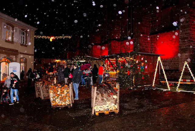 „Märchenhafter Advent“ - nach langer Baustellenzeit endlich wieder rund um die ehemalige Klosterkirche. | Foto: Wochenblatt Archiv