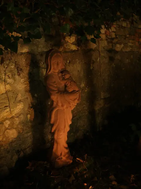 Skulptur im Lichterschein | Foto: Wolf Münninghoff