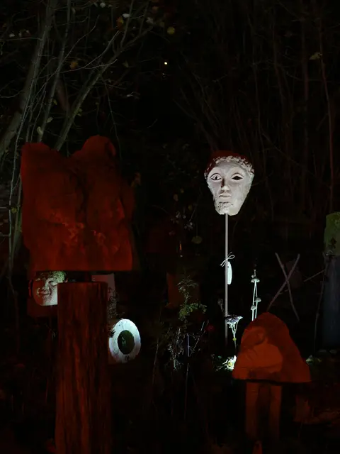 Skulptur im Lichterschein | Foto: Wolf Münninghoff