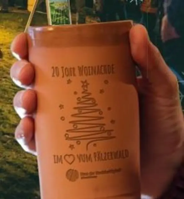 So sieht der Jubiläumsbecher aus | Foto: Landesforsten.RLP.de/J. Fieber/gratis