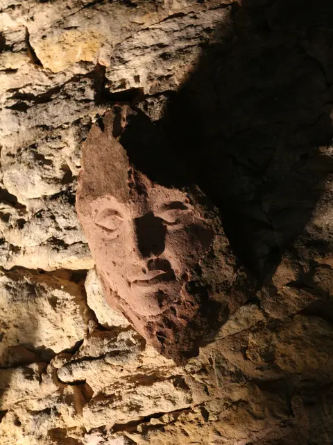 Skulptur im Lichterschein | Foto: Wolf Münninghoff