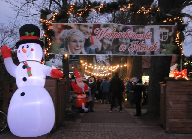 Weihnachtsmarkt in Mörsch.  | Foto: Herrmann
