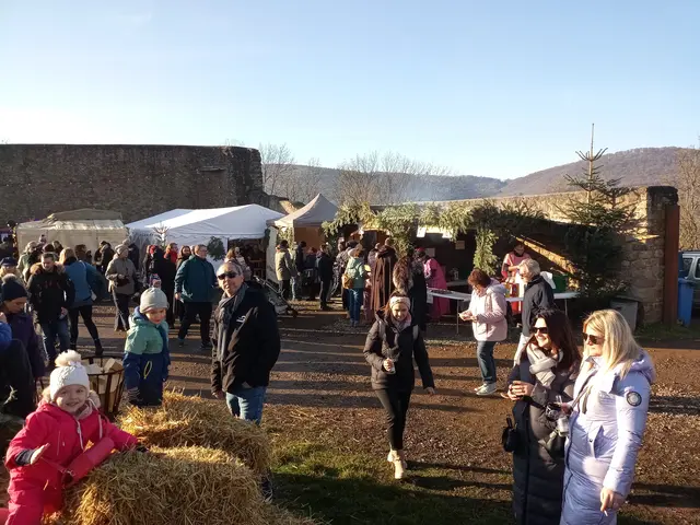 Viele Besucherinnen und Besucher werden auf dem mittelalterlichen Weihnachtsmarkt auf Burg Lichtenberg erwartet | Foto: Anja Stemler