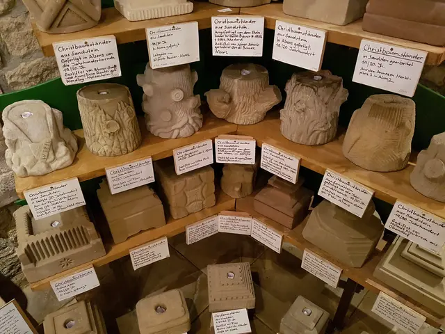 Weihnachtsbaumständersammlung aus Sandstein im Pfälz. Steinhauermuseum Alsenz  | Foto: Arno Mohr