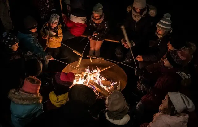 Abenteuer am offenen Feuer: Stockbrotbacken für die Kleinen bei den Handballern des TUS Neuhofen | Foto: Ortsgemeinde Neuhofen/Tobias Fels