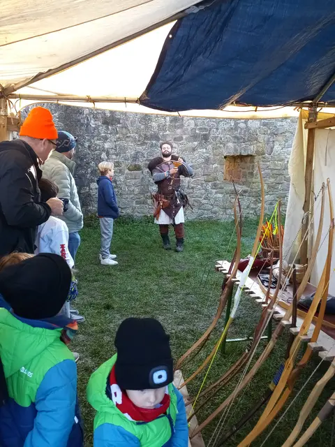Auch Bogen- und Armbrustschießen können ausprobiert werden | Foto: Anja Stemler