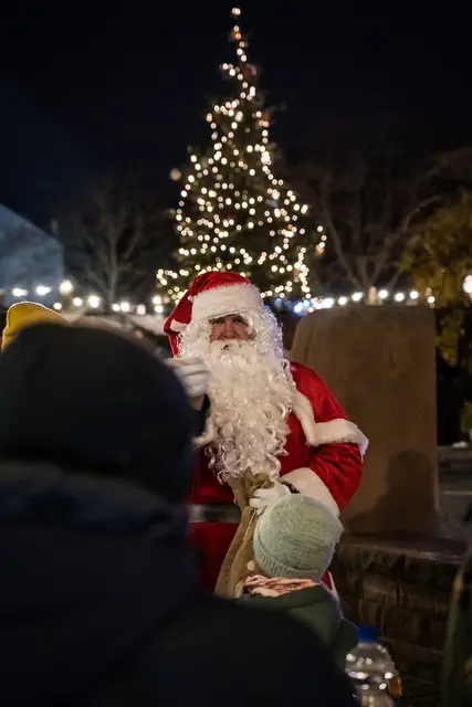 Weihnachtsmarkt Neuhofen 2025: Der Nikolaus kommt an allen vier Tagen | Foto: Ortsgemeinde Neuhofen/Tobias Fels