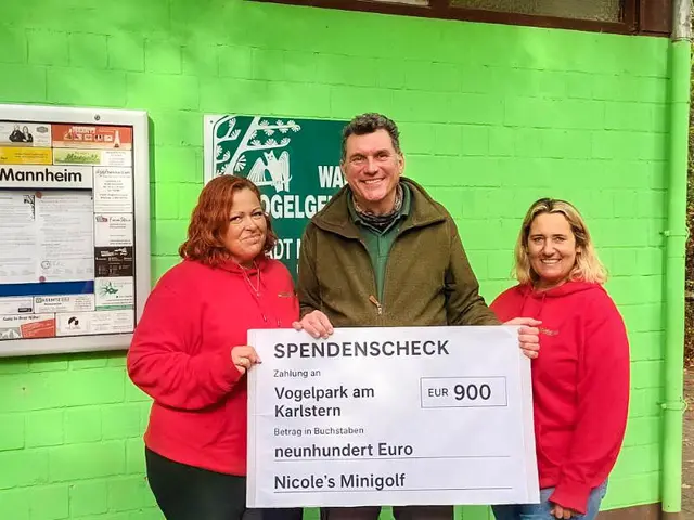 Spendenscheck von Nicole's Minigolf | Foto: Wolfgang Neuberth