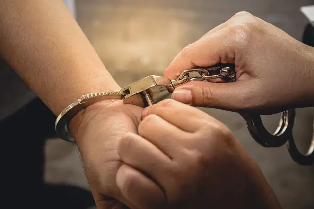 Aufgrund der vorhandenen Ermittlungsergebnisse wurde Haftbefehl gegen den Tatverdächtigen wegen Fluchtgefahr erlassen | Foto: SUPERMAO/stock.adobe.com