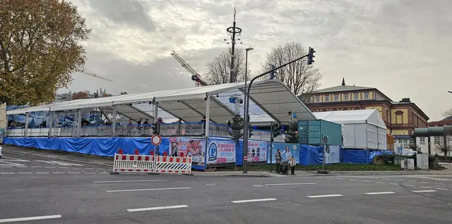 Eislaufen auf der Eisbahn von Mr. F Eiswelt (ehem. Forlanis) vor dem Saalbau ist für Groß und Klein ein Vergnügen. | Foto: Eva Bender