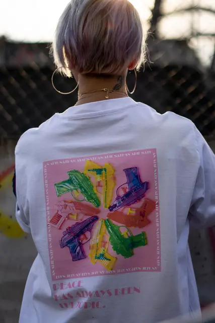 Die Mannheimer Streetwear-Marke Abie Nathan Clo startet gemeinsam mit Das andere SchulZimmer ein Kreativprojekt für Schülerinnen und Schüler der Einrichtung. Ziel ist es, Jugendlichen zu zeigen, wie sie Gefühle,  Meinungen und Identität in eigene Designs übersetzen können – zunächst auf Papier, später auf T-Shirts. Der Workshop läuft bis Ende Dezember 2025. | Foto: Abie Nathan