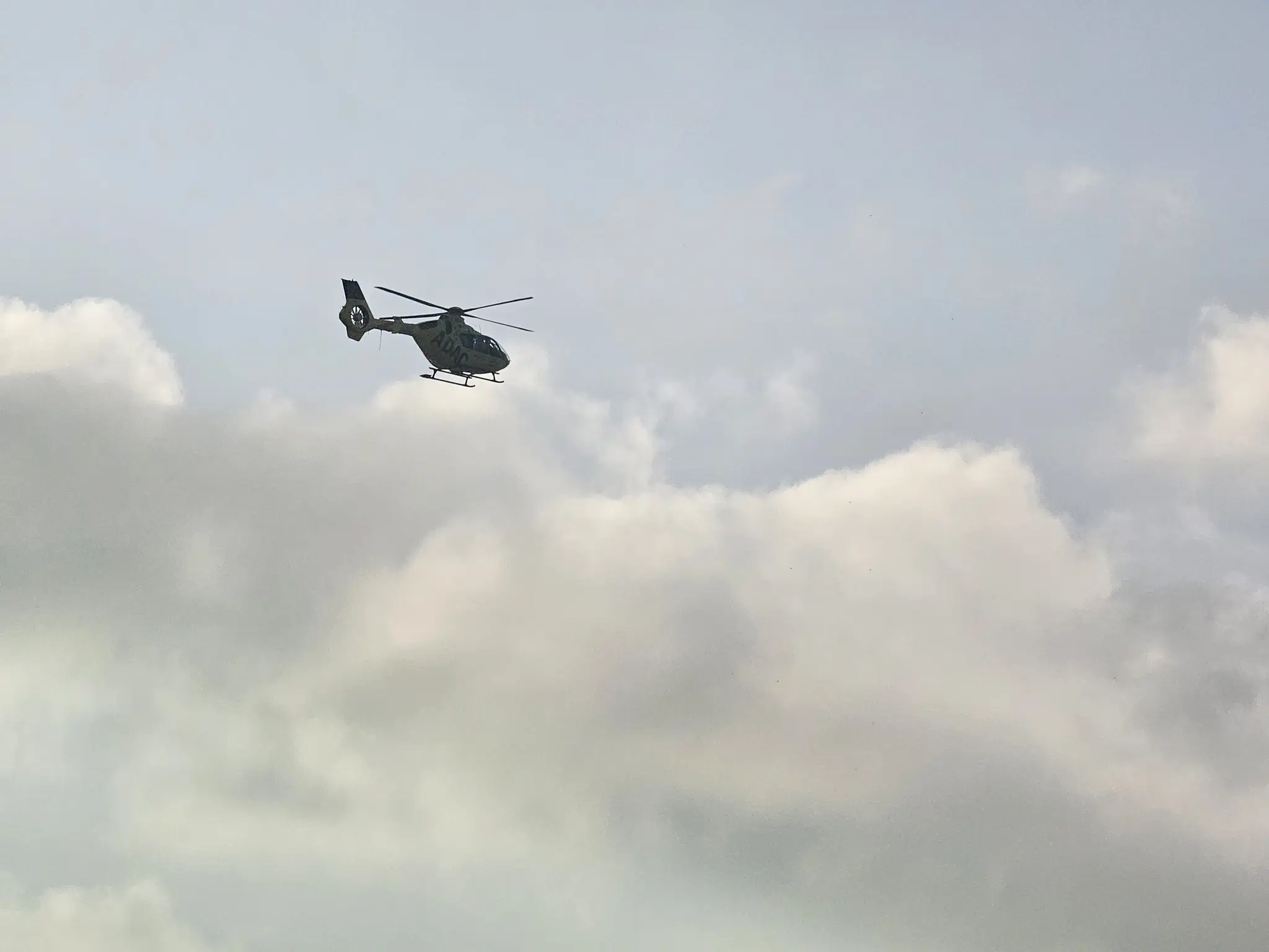 Schwerer-Unfall-in-Ha-loch-16-J-hriger-mit-Rettungshubschrauber-in-Klinik-geflogen