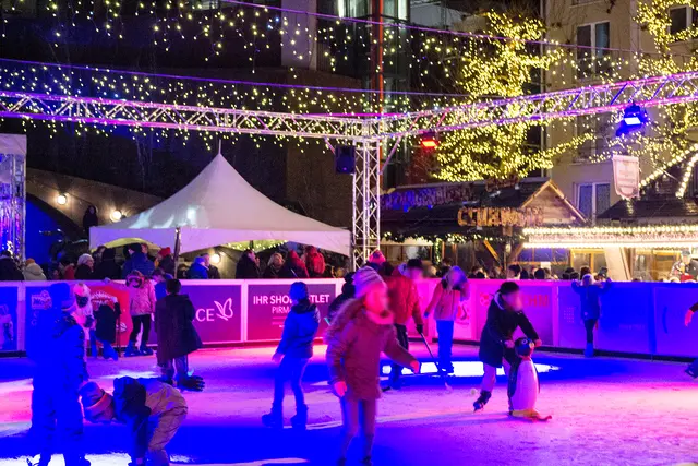 Weihnachtsmarkt Pirmasens: Zu den Highlights des Pirmasenser Belznickelmarkts gehört auch in diesem Jahr die Schlittschuhbahn. | Foto: Frank Schäfer
