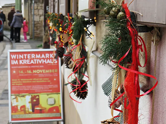 Bereits an der Hausfront war vorweihnachtlich geschmückt worden | Foto: Brigitte Melder