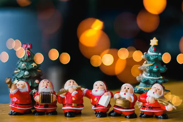 Mit dem Start der Adventszeit und der Baumbeleuchtung am 29. November um 18 Uhr beginnt offiziell das diesjährige „Dannenfels leuchtet!“ | Foto: MIA Studio/stock.adobe.com