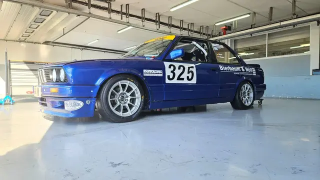 Der BMW 325i E30 | Foto: Bernhard Wagner