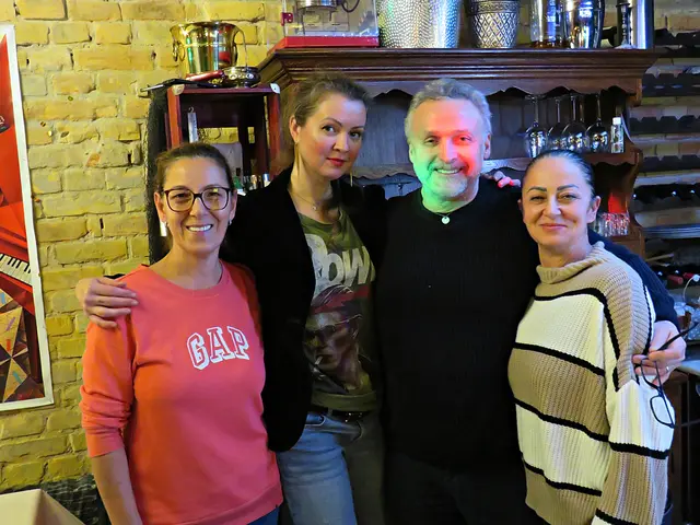 Cinema-Paradiso-Chef Domenico D'Angelo umringt von seinen Damen | Foto: Brigitte Melder