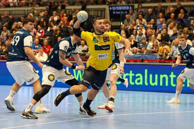 Jannik Kohlbacher in Düsseldorf beim Torwurf.  | Foto: Schneider/PIX-Sportfotos