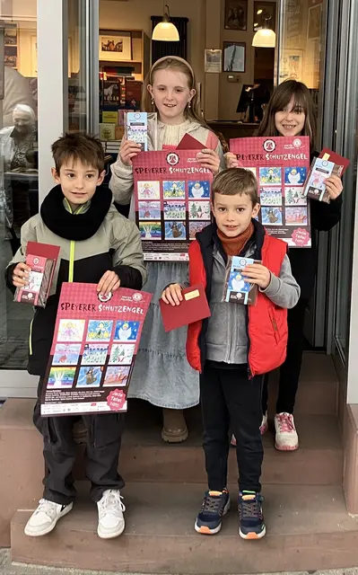 Vier von insgesamt neun Gewinnerkindern: hinten v. l. Philippa, Klasse 4a, Salierschule, und Caroline, Klasse 3c, GS Berghausen; vorne v. l. Trim, Klasse 4b, Clemens-Beck-GS Dudenhofen, und Philipp, Klasse 2a, Zeppelinschule | Foto: Lions Club Speyer Palatina