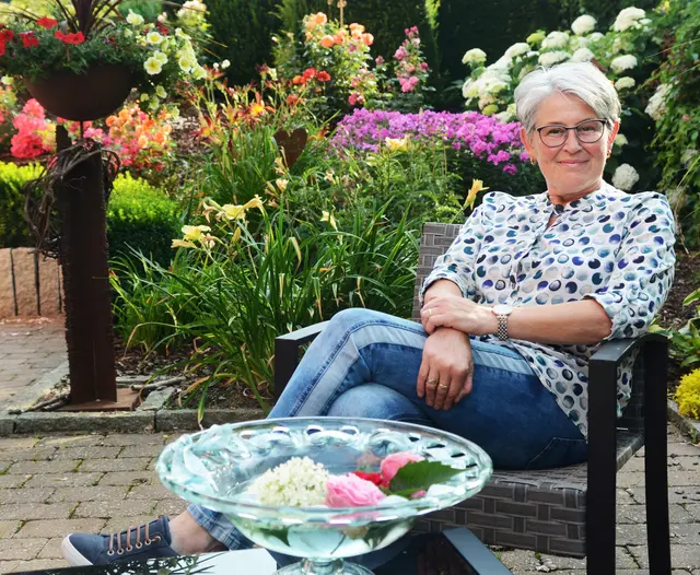 Ortsbürgermeisterin Sabine Küsters lädt zur Vorstellung der Chronik von Teschenmoschel ins Bürgerhaus  | Foto: Arno Mohr 