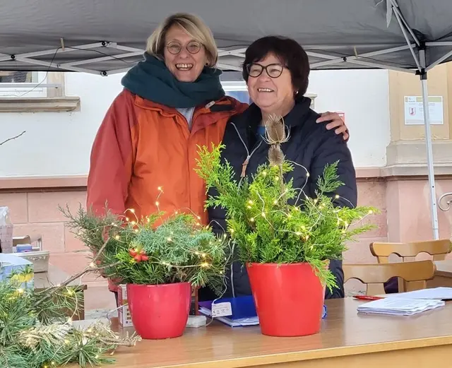 Ausgabe Lichterketten Ebi Weisbrod und Inge Magin | Foto: Goise blüht auf