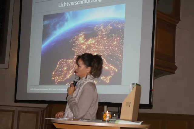 Die bekannte Biologin Doris Lerch umriss bei ihrem Vortrag in der Kirche viele Themen.
 | Foto: Hannelore Schäfer