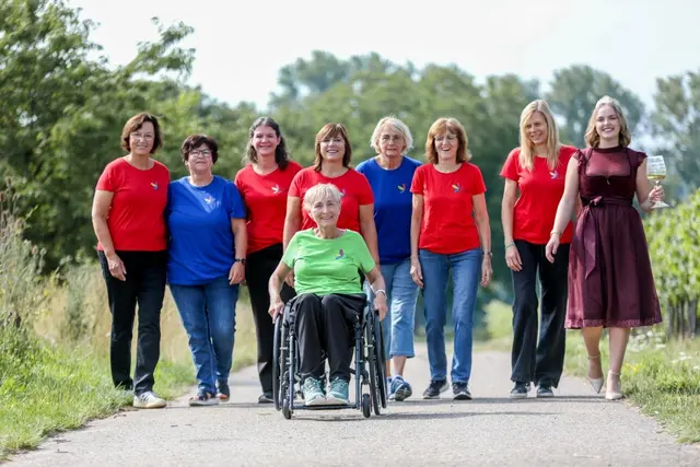 Vorstand &amp; Ausschuss "Goise blüht auf" v.l.n.r.: Cordula Röther, Inge Magin, Martina Nett, Sabine Kaufmann, Ebi Weisbrod, Claudia Daniel, Michaela Drechsel, Prinzessin Leonie, vorne Tanja Appel, auf dem Foto fehlt Bianca Fath
 | Foto: Lilija von Riga