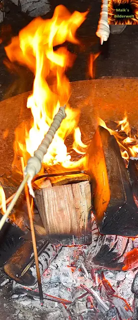 Stockbrot grillen am wärmenden Feuer. | Foto: Maik's Bilderwelt
