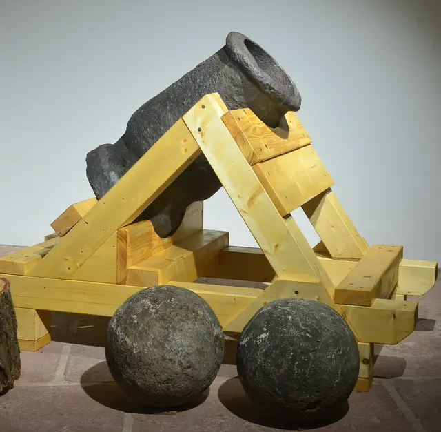 Das Museum unterm Trifels präsentiert das größte erhaltene gusseiserne Geschütz des Mittelalters.  | Foto: Fritz Müller