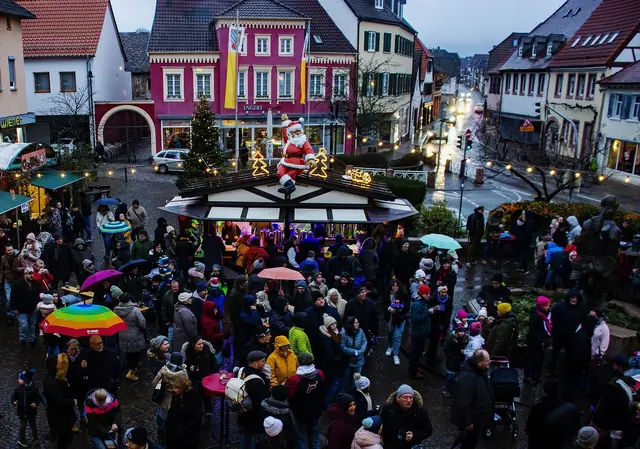 Weihnachtsmarkt Edenkoben 2025: Adventszauber rund um den Lederstrumpfbrunnen mit Handwerkskunst im Kurpfalzsaal | Foto: Stadt Edenkoben