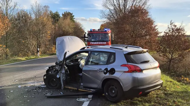 Beide Unfallbeteiligten wurden durch den Rettungsdienst erstversorgt und anschließend in umliegende Krankenhäuser gebracht | Foto: Feuerwehr Waldmohr/Kai Lehmann