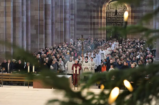 Einzug in den Dom am 1. Weihnachtstag  | Foto: Domkapitel Speyer/Klaus Landry