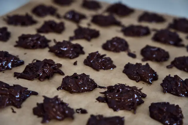 1.600 Weihnachtspralinen wurden von 160 Schülereinnen und Schülern gebacken. | Foto: Jürgen Vogt