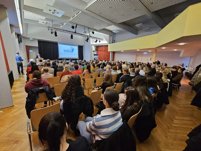 Demenz ist ein Thema, das fast jeden tangiert: Beim Demenzfachtag in Kaiserslautern ging es um Austausch und Aufklärung | Foto: Stadt Kaiserslautern/gratis